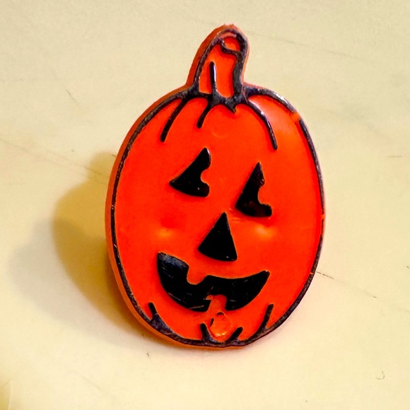 VTG PUMPKIN JACK O LANTERN CHILDRENS KIDS HALLOWEEN TRICK OR TREAT RING PLASTIC - Picture 5 of 8